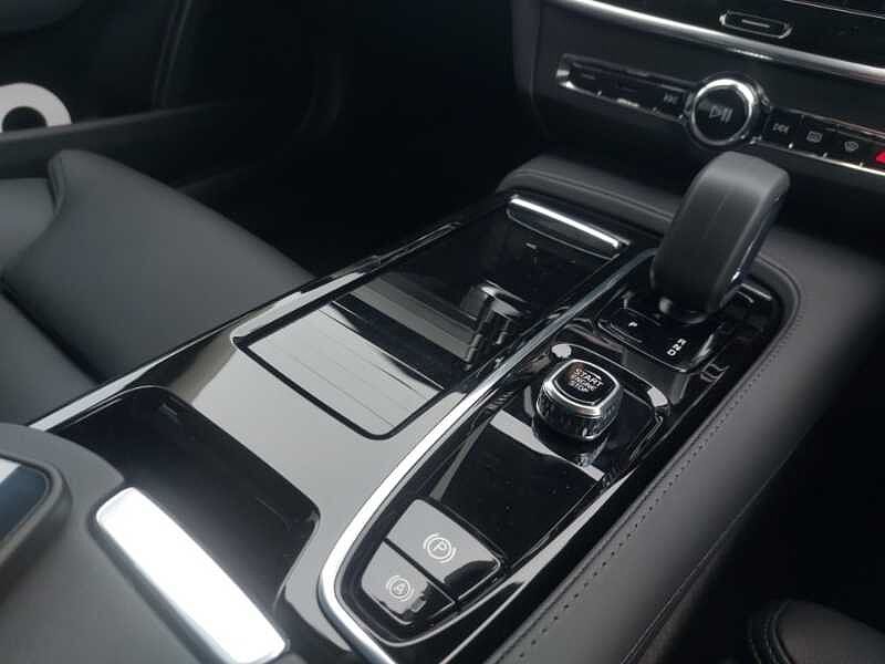 Volvo V90 Plus, T6 AWD Plug-in hybrid, Electric/Petrol, Dark