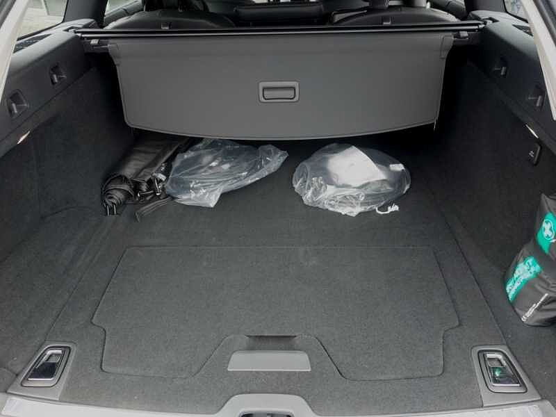 Volvo V90 Plus, T6 AWD Plug-in hybrid, Electric/Petrol, Dark