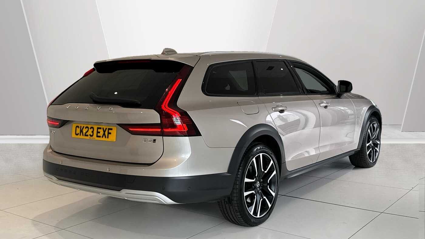 Volvo V90 Cross Country Ultimate, B5 AWD mild hybrid, Petrol