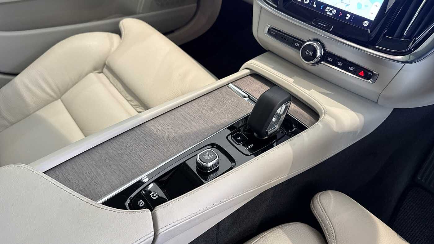 Volvo V90 Cross Country Ultimate, B5 AWD mild hybrid, Petrol