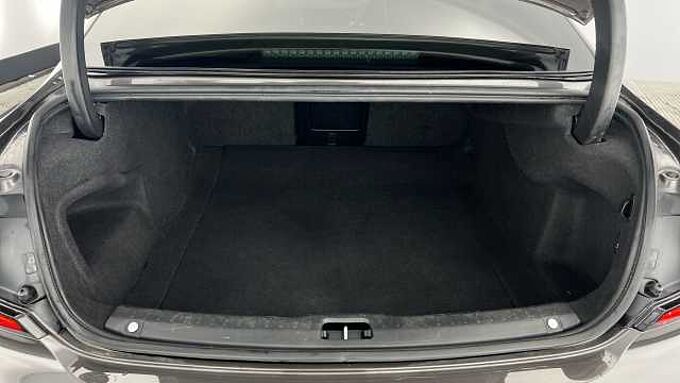 Volvo S90 Recharge R-Design, T8 AWD plug-in hybrid