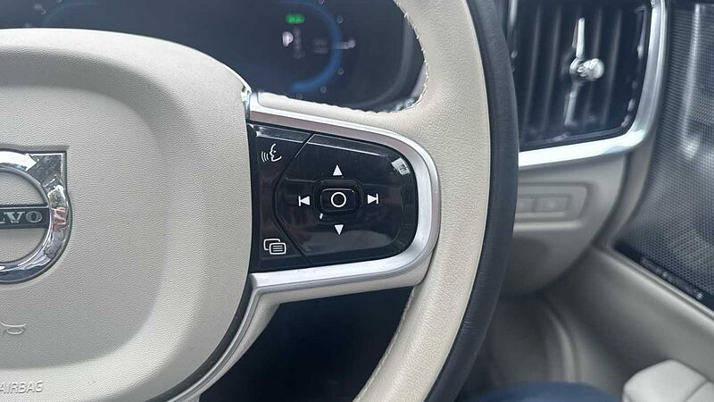Volvo V90 Ultra, T8 AWD Plug-in hybrid, Electric/Petrol, Dark