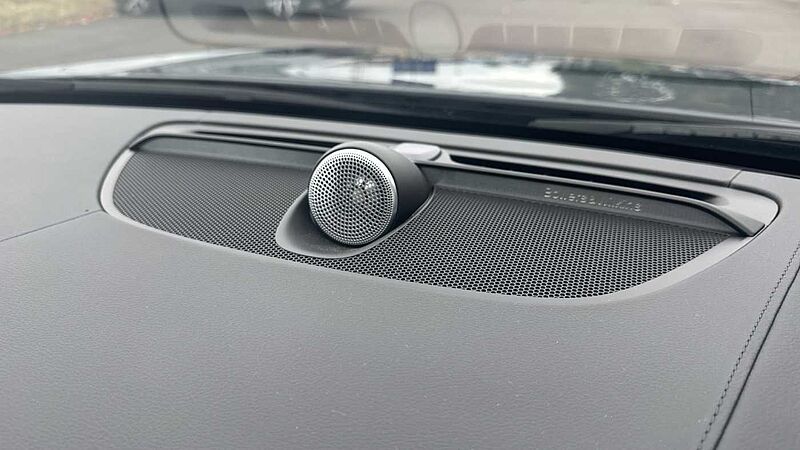 Volvo V90 Ultra, T8 AWD Plug-in hybrid, Electric/Petrol, Dark