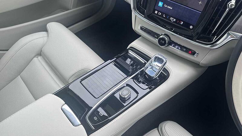 Volvo V90 Ultra, T8 AWD Plug-in hybrid, Electric/Petrol, Dark