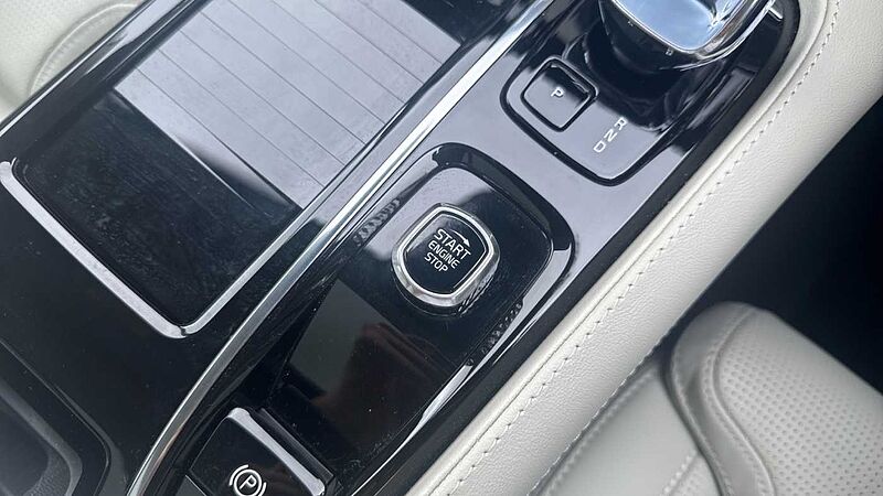 Volvo V90 Ultra, T8 AWD Plug-in hybrid, Electric/Petrol, Dark
