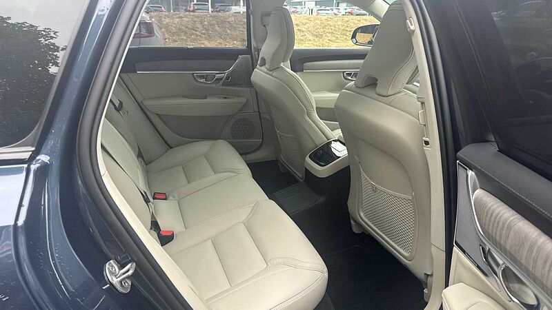 Volvo V90 Ultra, T8 AWD Plug-in hybrid, Electric/Petrol, Dark