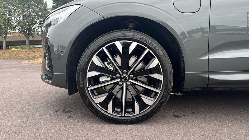Volvo XC60 Ultra, T8 AWD Plug-in hybrid, Electric/Petrol, Dark