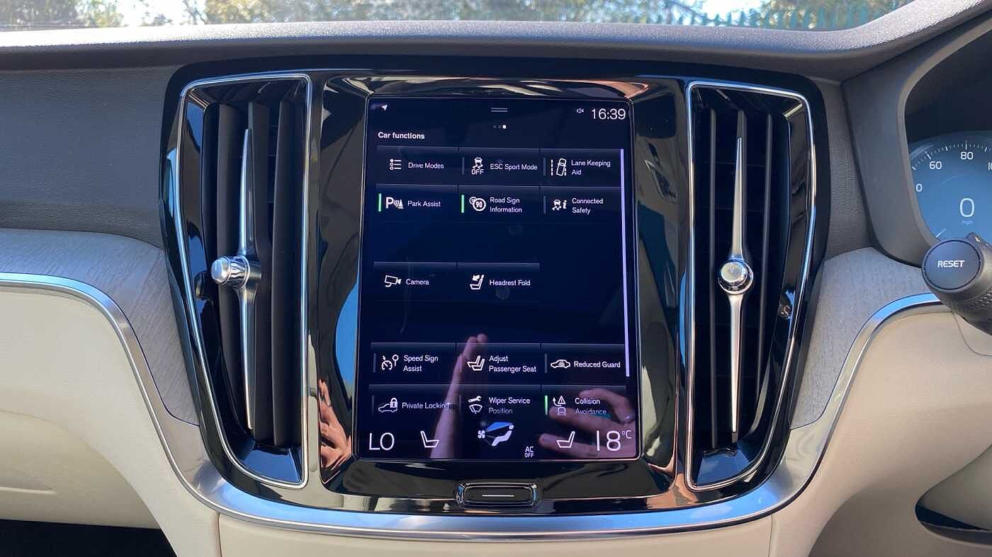 Volvo V60 Cross Country 2.0 B4D Cross Country 5dr AWD Auto Diesel Estate