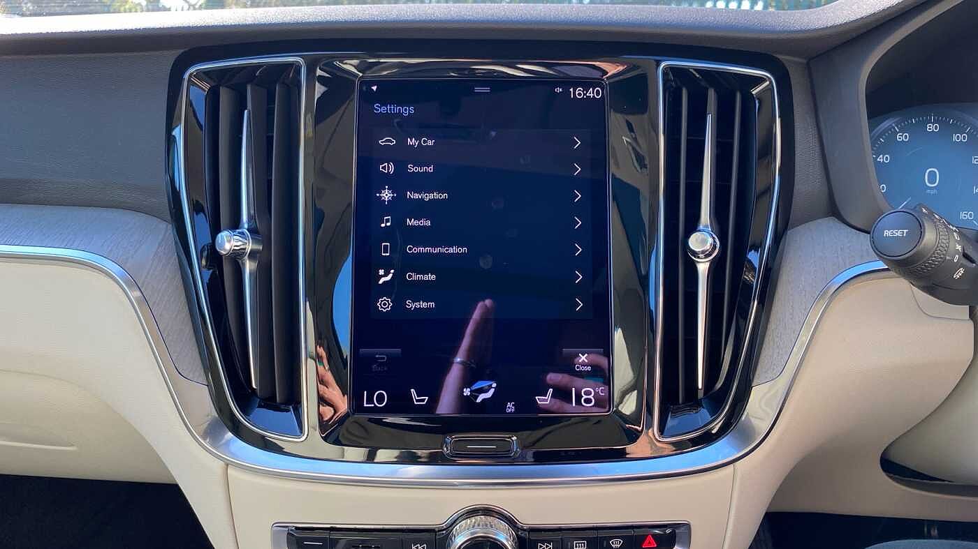 Volvo V60 Cross Country 2.0 B4D Cross Country 5dr AWD Auto Diesel Estate