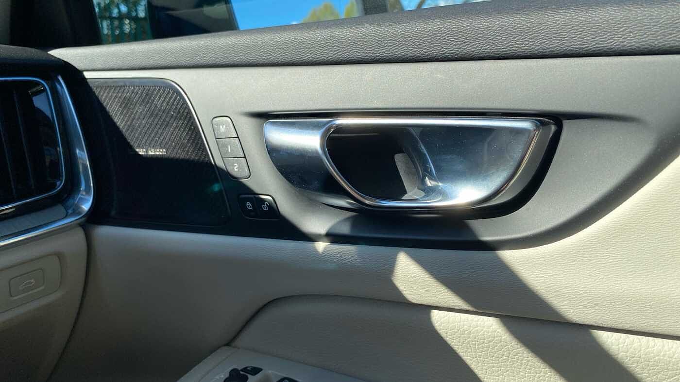 Volvo V60 Cross Country 2.0 B4D Cross Country 5dr AWD Auto Diesel Estate