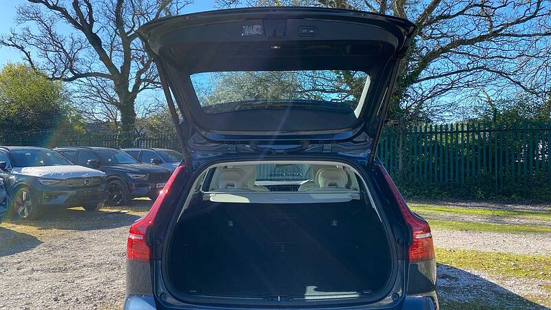 Volvo V60 Cross Country 2.0 B4D Cross Country 5dr AWD Auto Diesel Estate