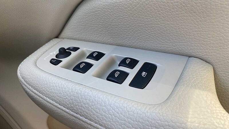 Volvo V60 Cross Country 2.0 B4D Cross Country 5dr AWD Auto Diesel Estate