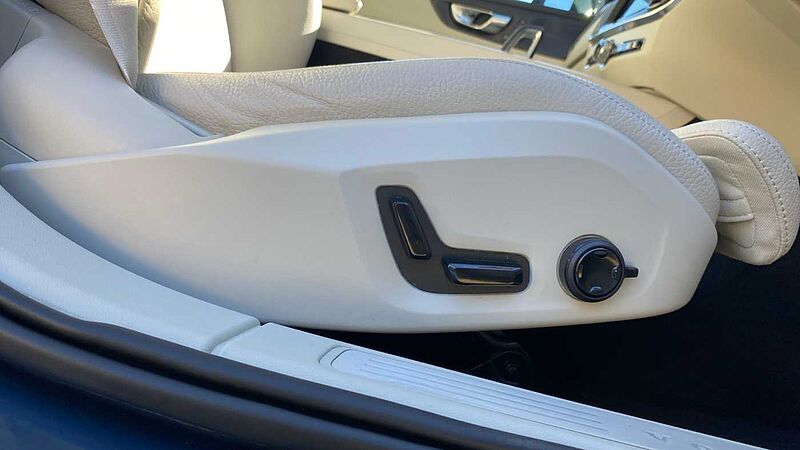 Volvo V60 Cross Country 2.0 B4D Cross Country 5dr AWD Auto Diesel Estate