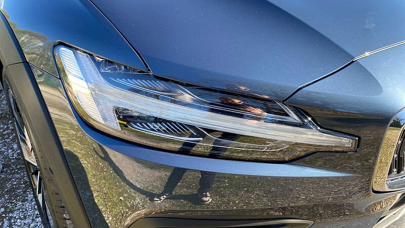 Volvo V60 Cross Country 2.0 B4D Cross Country 5dr AWD Auto Diesel Estate