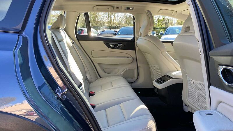 Volvo V60 Cross Country 2.0 B4D Cross Country 5dr AWD Auto Diesel Estate