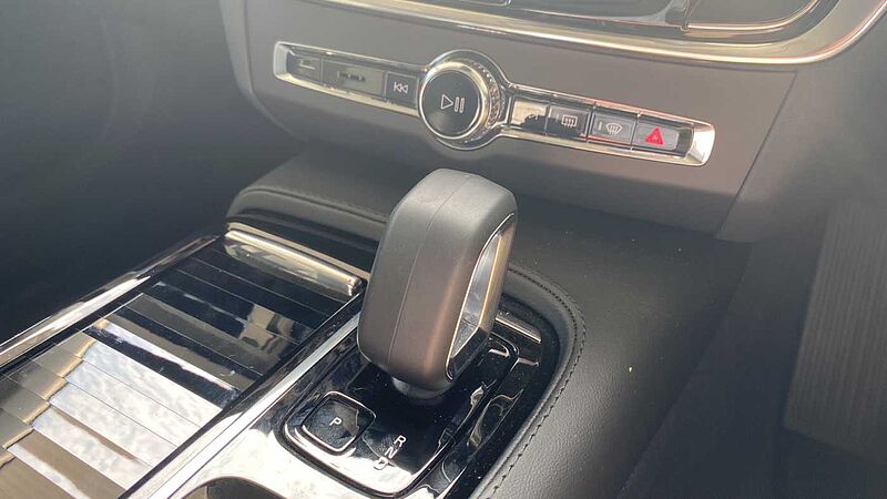 Volvo S90 Recharge Plus, T8 AWD plug-in hybrid, Electric/Petrol, Dark