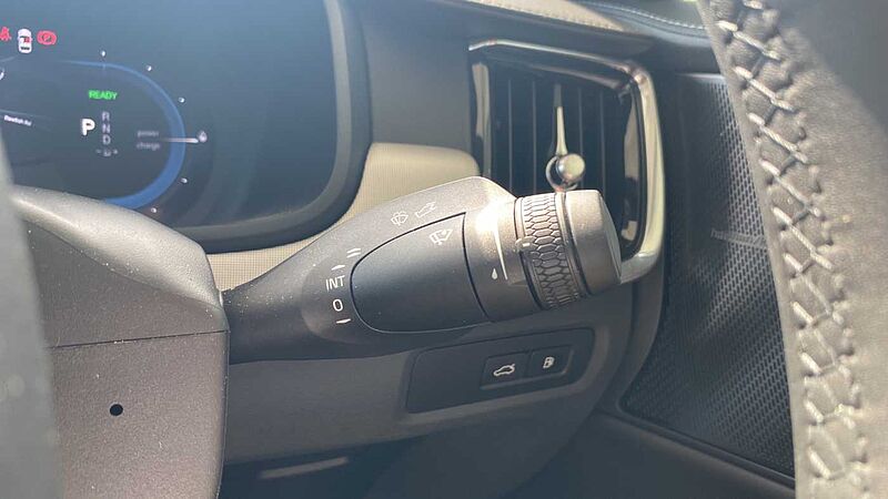 Volvo S90 Recharge Plus, T8 AWD plug-in hybrid, Electric/Petrol, Dark