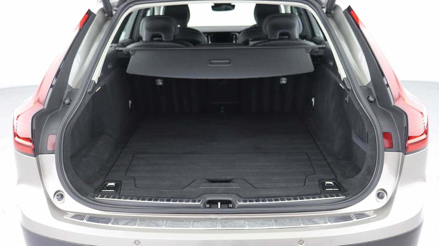 Volvo V90 Cross Country B5 (P) AWD (Rear Camera, Heated Seats, Pilot Assist, BLIS)