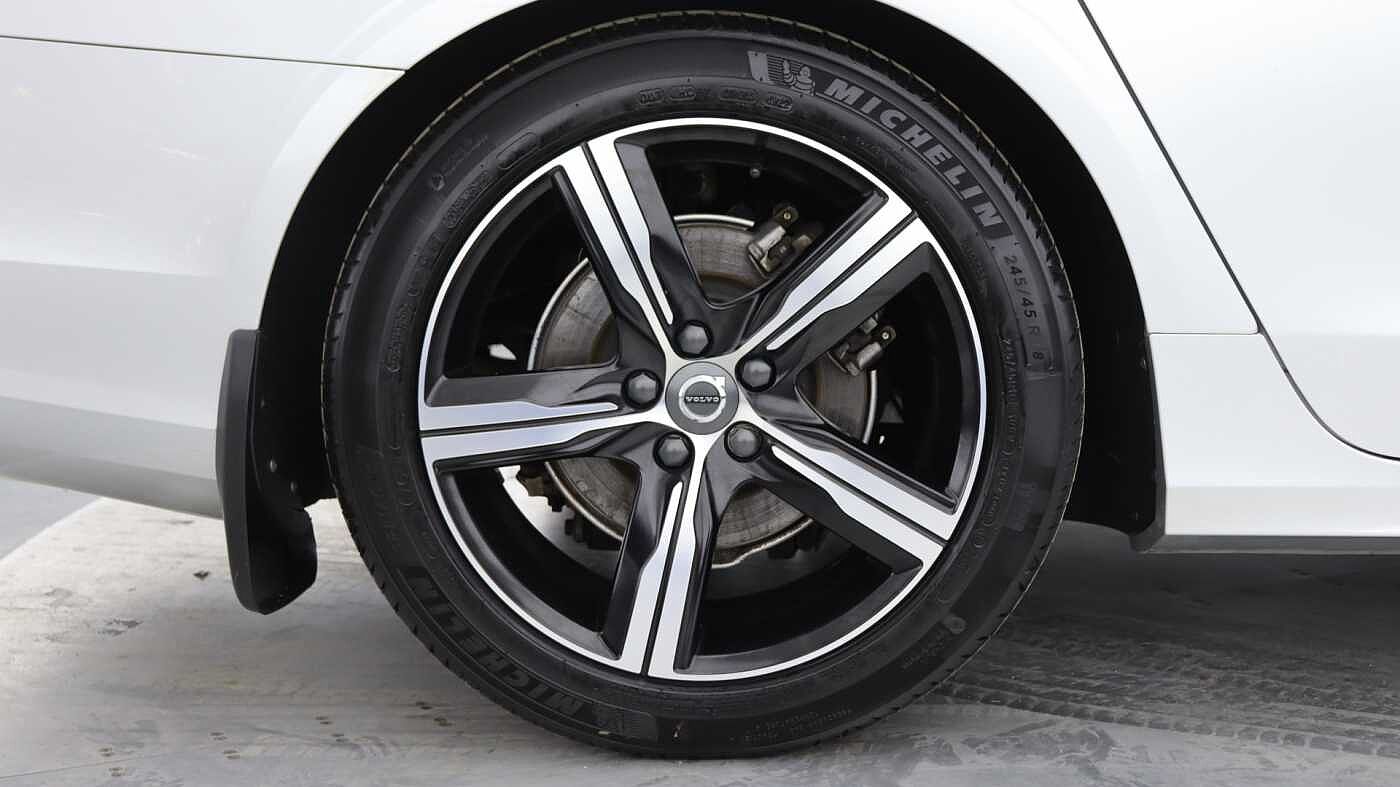 Volvo S90 D4 R-Design Auto (Winter Pack, Rear Camera, Heated Seats, Pilot Assist)