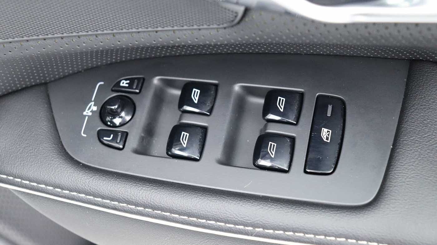 Volvo S90 D4 R-Design Auto (Winter Pack, Rear Camera, Heated Seats, Pilot Assist)