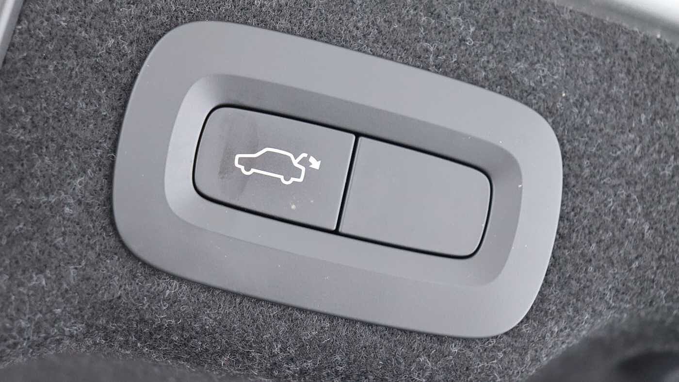 Volvo S90 D4 R-Design Auto (Winter Pack, Rear Camera, Heated Seats, Pilot Assist)