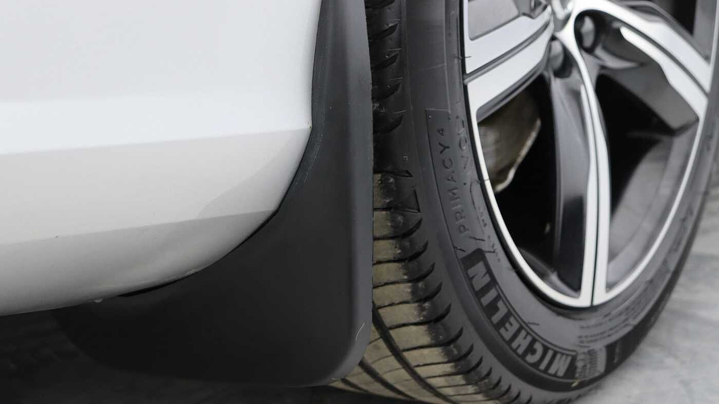 Volvo S90 D4 R-Design Auto (Winter Pack, Rear Camera, Heated Seats, Pilot Assist)