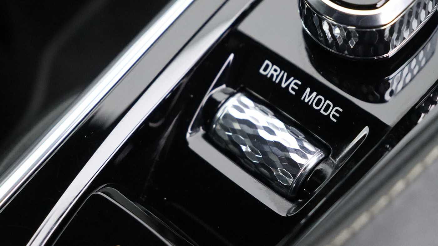 Volvo S90 D4 R-Design Auto (Winter Pack, Rear Camera, Heated Seats, Pilot Assist)