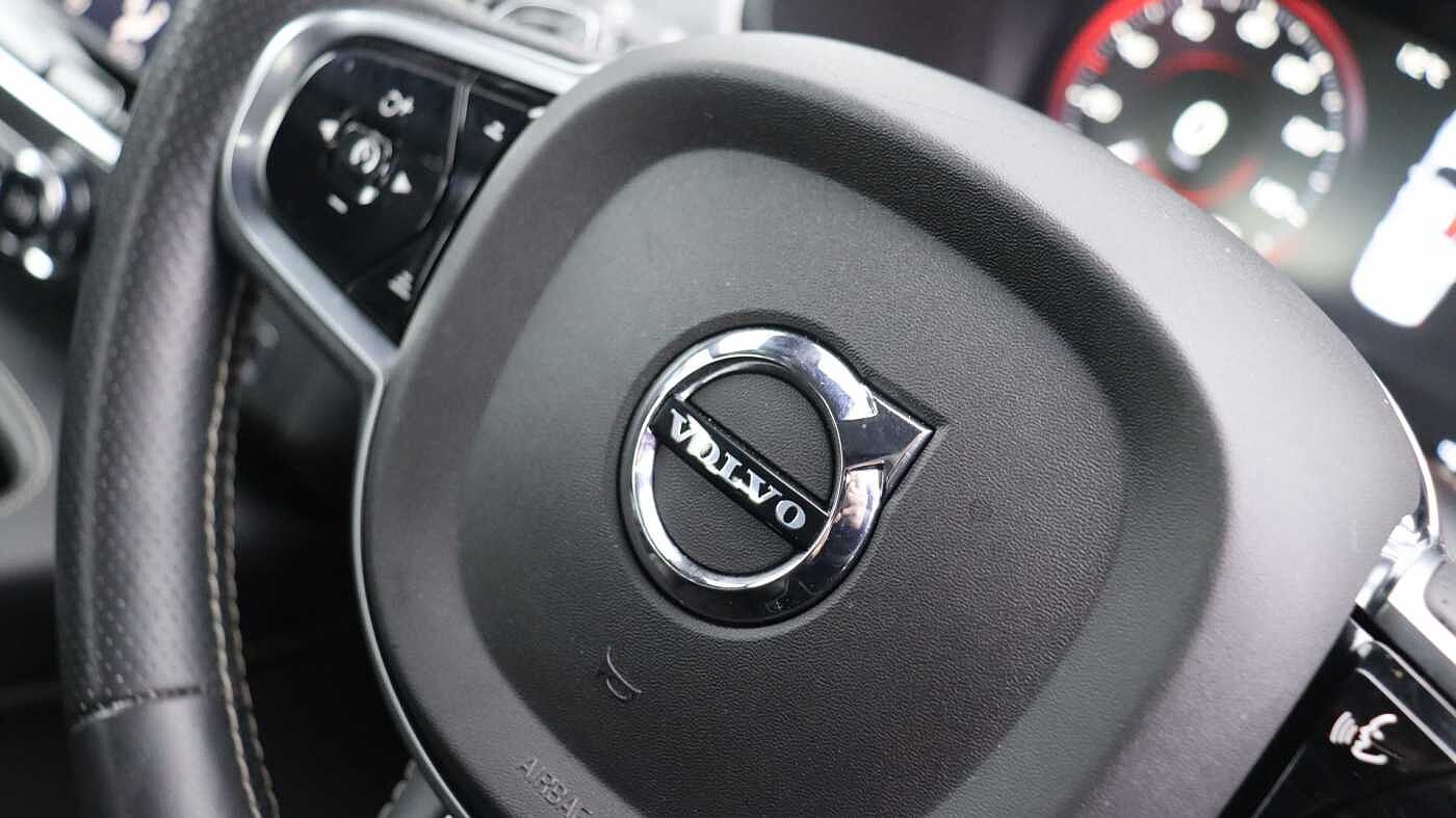 Volvo S90 D4 R-Design Auto (Winter Pack, Rear Camera, Heated Seats, Pilot Assist)