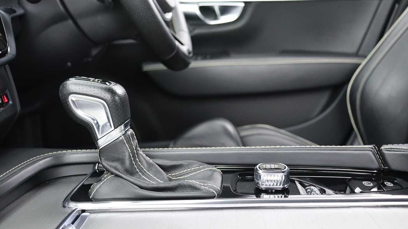 Volvo S90 D4 R-Design Auto (Winter Pack, Rear Camera, Heated Seats, Pilot Assist)