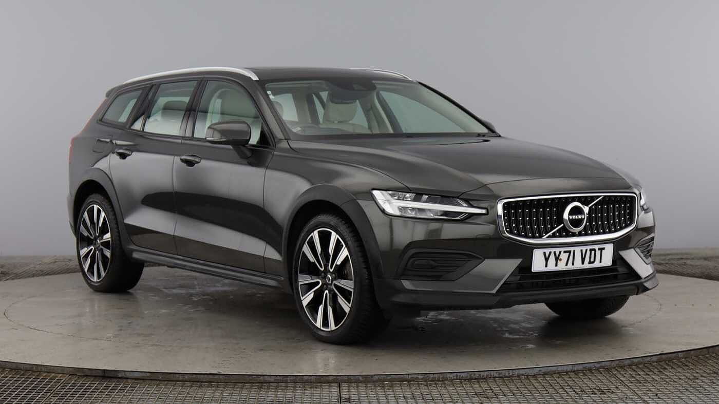 Volvo V60 Cross Country B5 (P) AWD (Blond Leather, Lounge Pack, Sunroof, Harman/Kardon Sound)