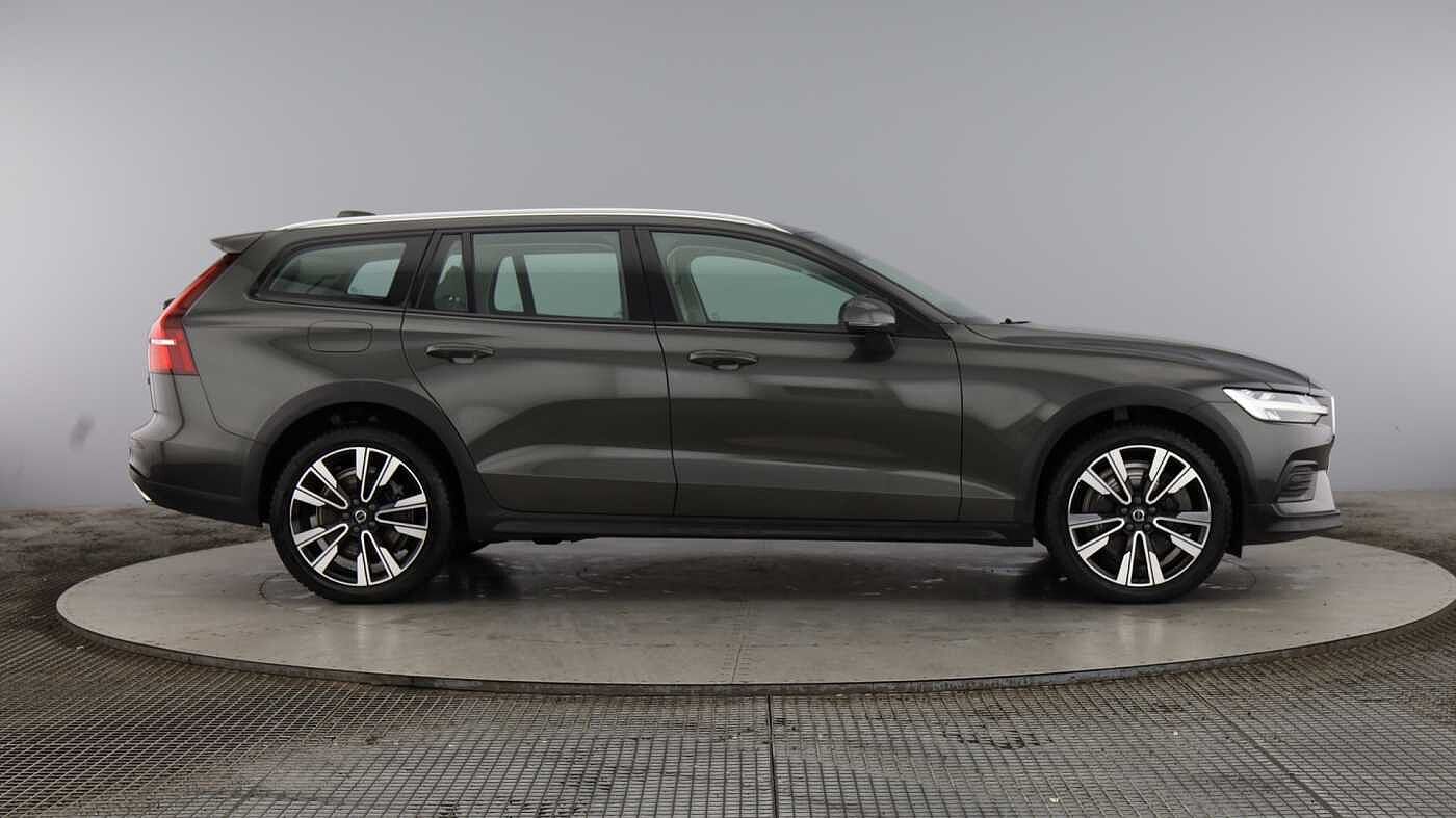 Volvo V60 Cross Country B5 (P) AWD (Blond Leather, Lounge Pack, Sunroof, Harman/Kardon Sound)