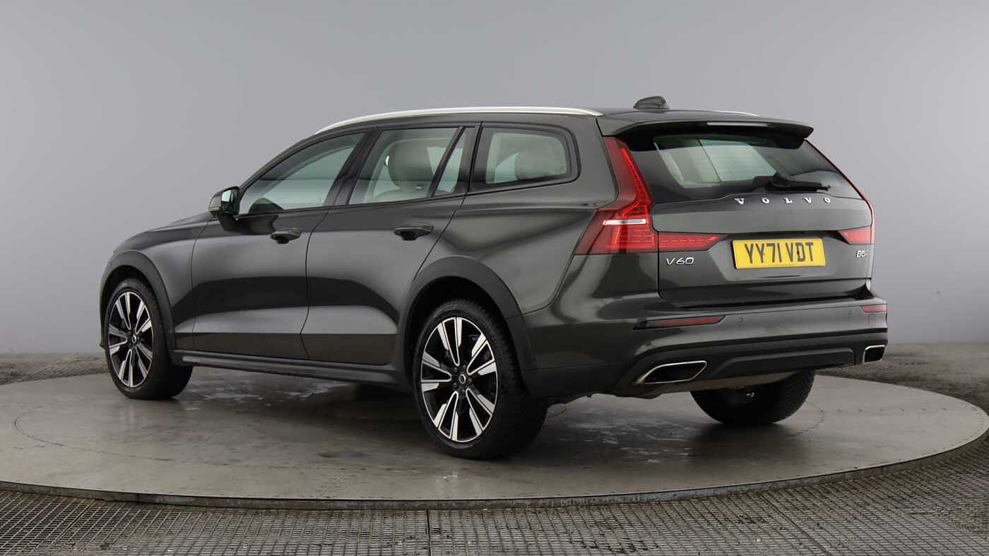 Volvo V60 Cross Country B5 (P) AWD (Blond Leather, Lounge Pack, Sunroof, Harman/Kardon Sound)