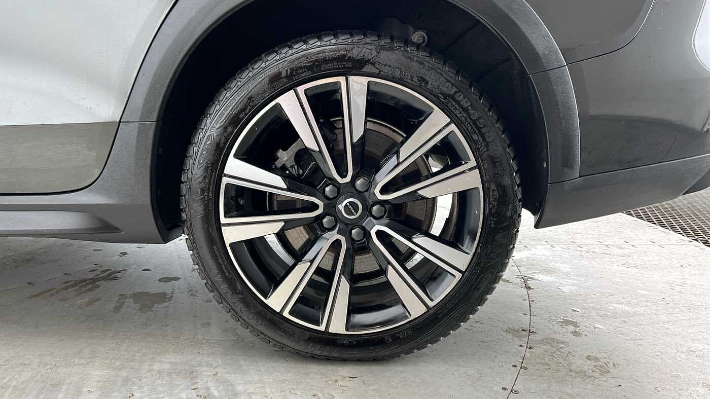 Volvo V60 Cross Country B5 (P) AWD (Blond Leather, Lounge Pack, Sunroof, Harman/Kardon Sound)