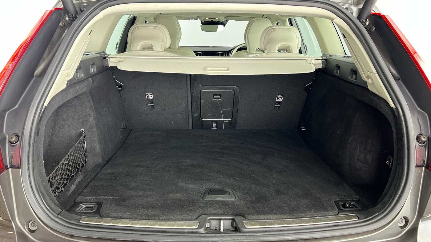 Volvo V60 Cross Country B5 (P) AWD (Blond Leather, Lounge Pack, Sunroof, Harman/Kardon Sound)