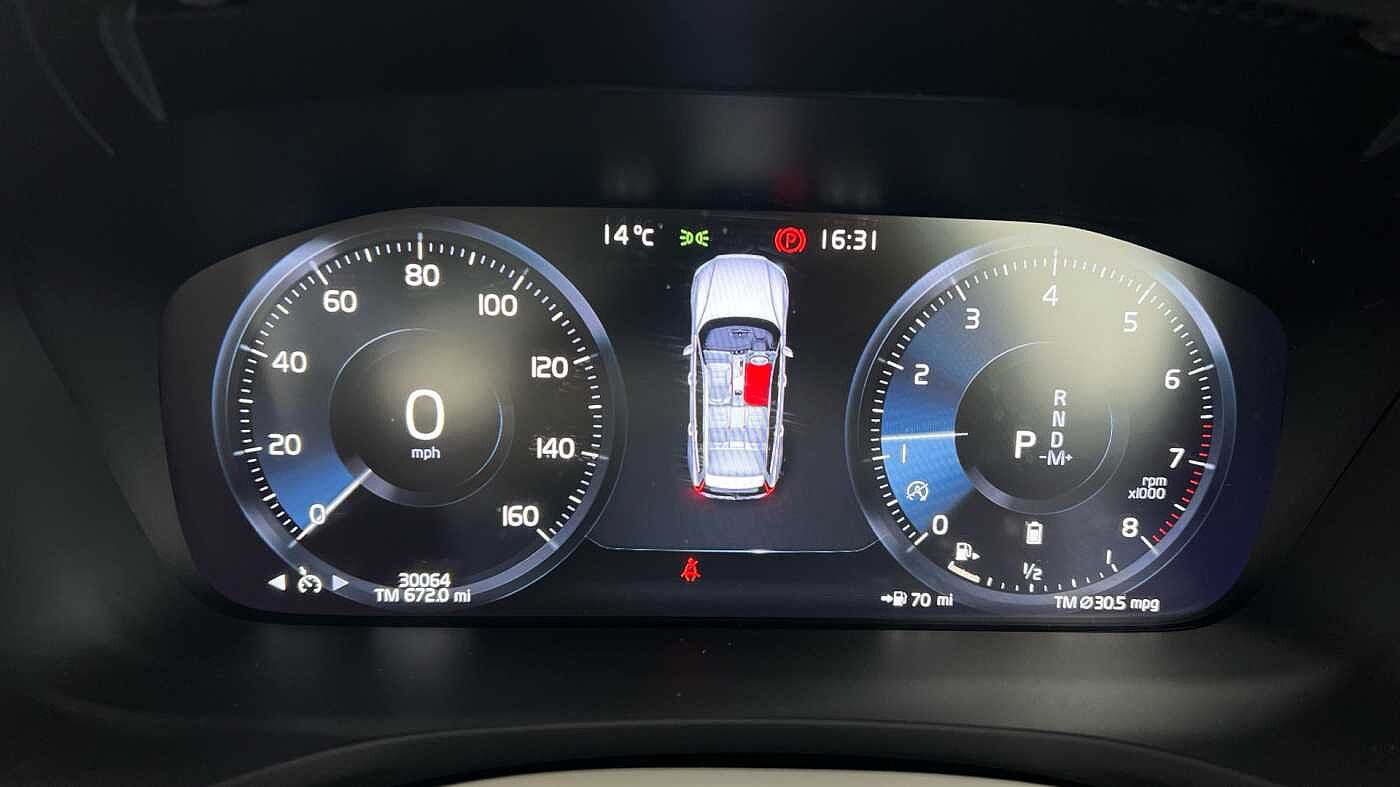 Volvo V60 Cross Country B5 (P) AWD (Blond Leather, Lounge Pack, Sunroof, Harman/Kardon Sound)