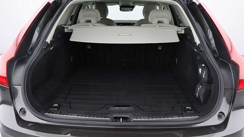 Volvo V90 Cross Country D5 AWD Plus Auto (Heated Blond Seats, Family Pack)