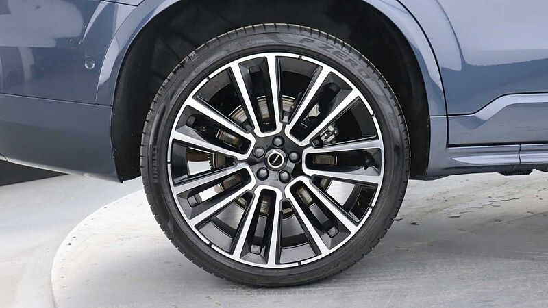 Volvo XC90 T8 PHEV AWD Ultra Dark (Seat Massage, 22' Alloys, Sunroof, Pilot Assist)