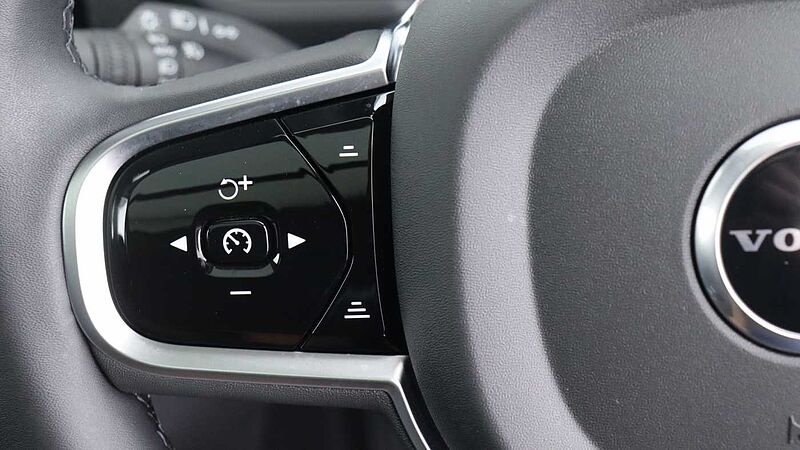 Volvo XC90 T8 PHEV AWD Ultra Dark (Seat Massage, 22' Alloys, Sunroof, Pilot Assist)