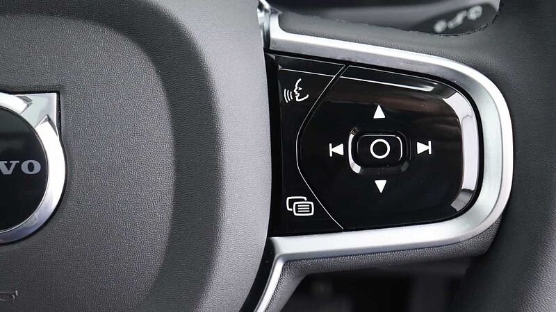 Volvo XC90 T8 PHEV AWD Ultra Dark (Seat Massage, 22' Alloys, Sunroof, Pilot Assist)