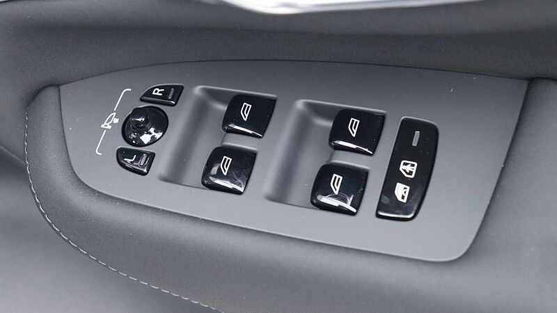Volvo XC90 T8 PHEV AWD Ultra Dark (Seat Massage, 22' Alloys, Sunroof, Pilot Assist)