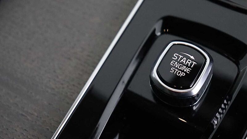 Volvo XC90 T8 PHEV AWD Ultra Dark (Seat Massage, 22' Alloys, Sunroof, Pilot Assist)