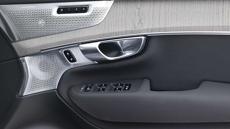 Volvo XC90 T8 PHEV AWD Ultra Dark (Seat Massage, 22' Alloys, Sunroof, Pilot Assist)