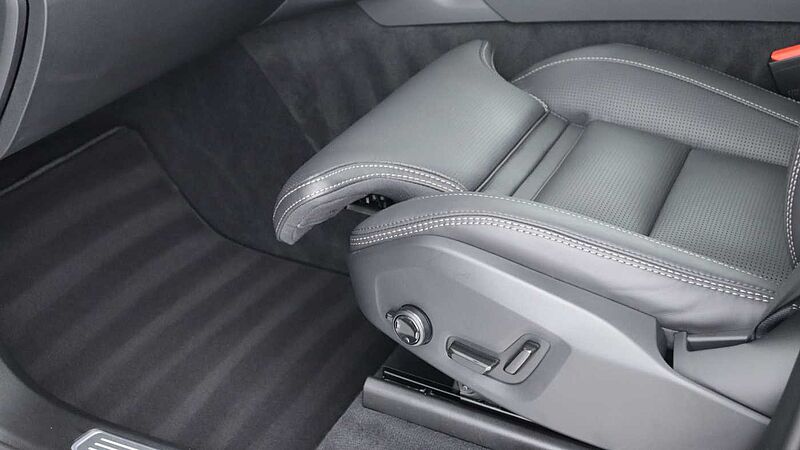 Volvo XC90 T8 PHEV AWD Ultra Dark (Seat Massage, 22' Alloys, Sunroof, Pilot Assist)