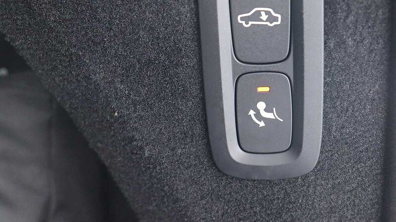 Volvo XC90 T8 PHEV AWD Ultra Dark (Seat Massage, 22' Alloys, Sunroof, Pilot Assist)