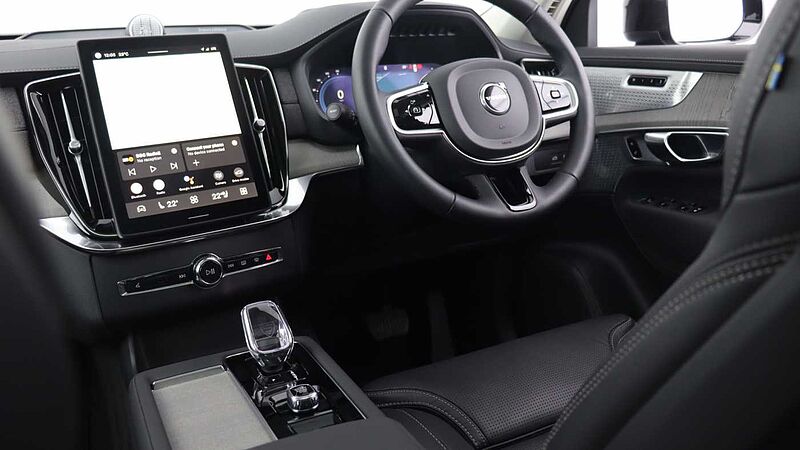 Volvo XC90 T8 PHEV AWD Ultra Dark (Seat Massage, 22' Alloys, Sunroof, Pilot Assist)
