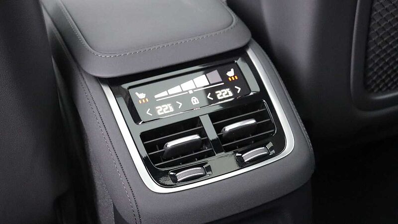 Volvo XC90 T8 PHEV AWD Ultra Dark (Seat Massage, 22' Alloys, Sunroof, Pilot Assist)