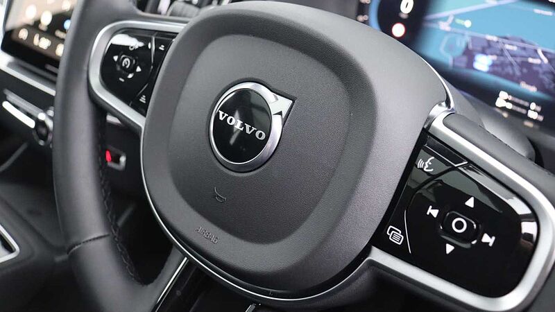 Volvo XC90 T8 PHEV AWD Ultra Dark (Seat Massage, 22' Alloys, Sunroof, Pilot Assist)