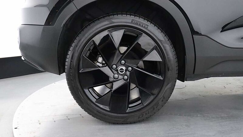 Volvo XC40 B4 (P) Black Edition Ultra (Sunroof, Pilot Assist, 20' Alloys, BLIS)