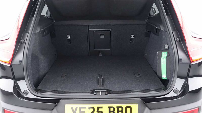Volvo XC40 B4 (P) Black Edition Ultra (Sunroof, Pilot Assist, 20' Alloys, BLIS)