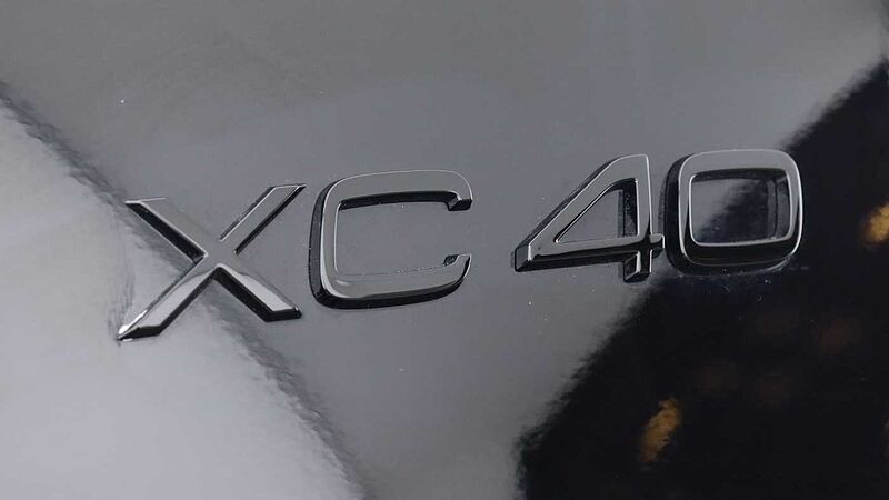Volvo XC40 B4 (P) Black Edition Ultra (Sunroof, Pilot Assist, 20' Alloys, BLIS)